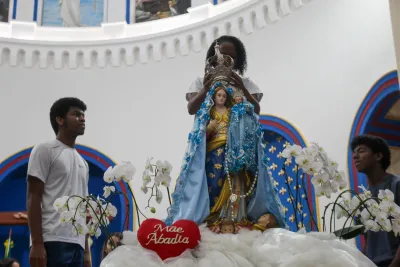 30 dia com Maria - Santa Missa e Coroação - Romeiros Devotos das Pastorais do Santuário Basílica