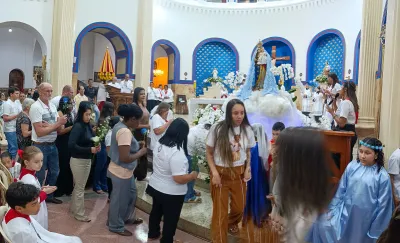 Editar 30 dia com Maria - Santa Missa e Coroação - Romeiros Devotos da Comunidade de Celso Bueno, Buritis e Gonçalves