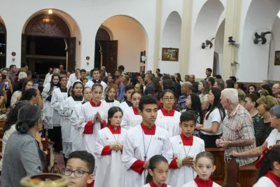 Editar 30 dia com Maria - Santa Missa e Coroação - Romeiros Devotos da Comunidade de Celso Bueno, Buritis e Gonçalves