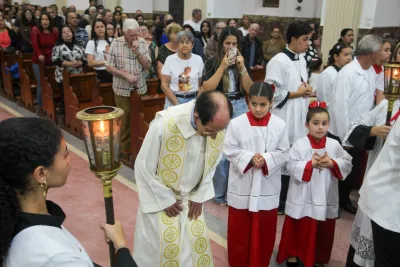Editar 30 dia com Maria - Santa Missa e Coroação - Romeiros Devotos da Comunidade de Celso Bueno, Buritis e Gonçalves