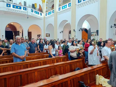 Editar 30 dia com Maria - Santa Missa e Coroação - Romeiros Devotos da Comunidade de Celso Bueno, Buritis e Gonçalves