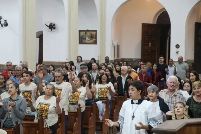 Editar 30 dia com Maria - Santa Missa e Coroação - Romeiros Devotos da Comunidade de Celso Bueno, Buritis e Gonçalves