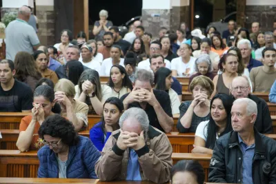 Editar 30 dia com Maria - Santa Missa e Coroação - Romeiros Devotos da Comunidade de Celso Bueno, Buritis e Gonçalves