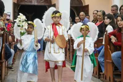 Editar 30 dia com Maria - Santa Missa e Coroação - Romeiros Devotos da Comunidade de Celso Bueno, Buritis e Gonçalves