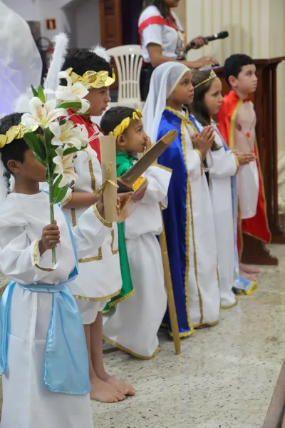 Editar 30 dia com Maria - Santa Missa e Coroação - Romeiros Devotos da Comunidade de Celso Bueno, Buritis e Gonçalves
