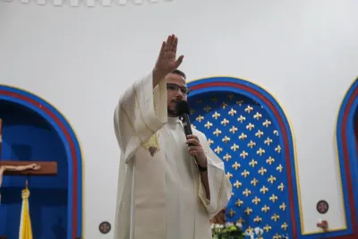 Editar 30 dia com Maria - Santa Missa e Coroação - Romeiros Devotos da Comunidade de Celso Bueno, Buritis e Gonçalves