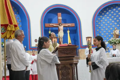 Editar 30 dia com Maria - Santa Missa e Coroação - Romeiros Devotos da Comunidade de Celso Bueno, Buritis e Gonçalves