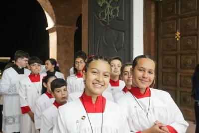 Editar 30 dia com Maria - Santa Missa e Coroação - Romeiros Devotos da Paróquia São José (Uberlândia)
