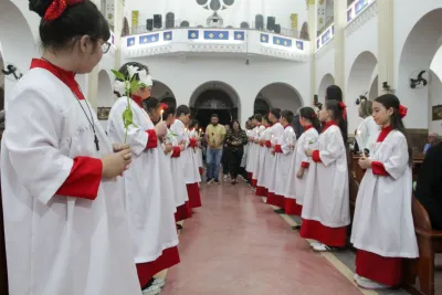 Editar 30 dia com Maria - Santa Missa e Coroação - Romeiros Devotos da Paróquia São José (Uberlândia)