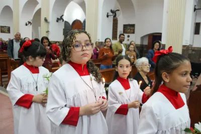 Editar 30 dia com Maria - Santa Missa e Coroação - Romeiros Devotos da Paróquia São José (Uberlândia)