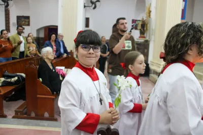 Editar 30 dia com Maria - Santa Missa e Coroação - Romeiros Devotos da Paróquia São José (Uberlândia)