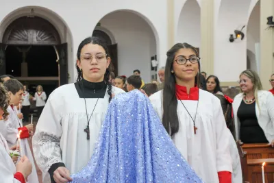 Editar 30 dia com Maria - Santa Missa e Coroação - Romeiros Devotos da Paróquia São José (Uberlândia)
