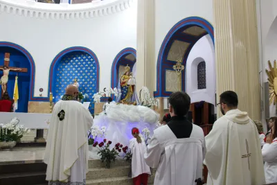 Editar 30 dia com Maria - Santa Missa e Coroação - Romeiros Devotos da Paróquia São José (Uberlândia)
