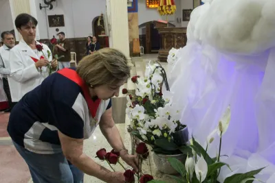 Editar 30 dia com Maria - Santa Missa e Coroação - Romeiros Devotos da Paróquia São José (Uberlândia)