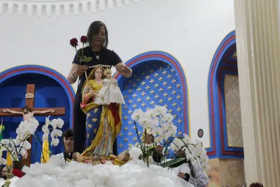 Editar 30 dia com Maria - Santa Missa e Coroação - Romeiros Devotos da Paróquia São José (Uberlândia)