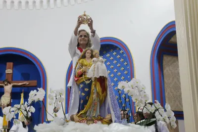 Editar 30 dia com Maria - Santa Missa e Coroação - Romeiros Devotos da Paróquia São José (Uberlândia)