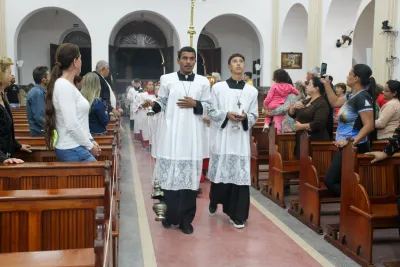 Editar 30 dia com Maria - Santa Missa e Coroação - Romeiros Devotos da Paróquia São José (Uberlândia)