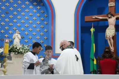 Editar 30 dia com Maria - Santa Missa e Coroação - Romeiros Devotos da Paróquia São José (Uberlândia)