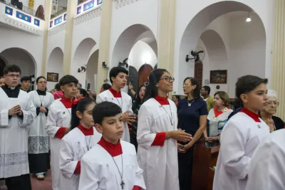 Editar 30 dia com Maria - Santa Missa e Coroação - Romeiros Devotos da Paróquia São José (Uberlândia)