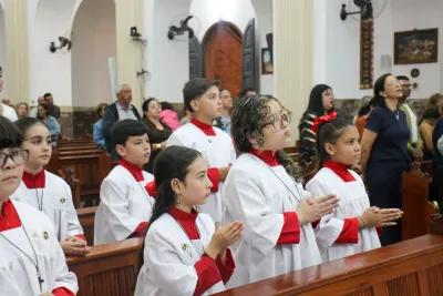 Editar 30 dia com Maria - Santa Missa e Coroação - Romeiros Devotos da Paróquia São José (Uberlândia)