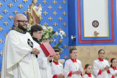 Editar 30 dia com Maria - Santa Missa e Coroação - Romeiros Devotos da Paróquia São José (Uberlândia)