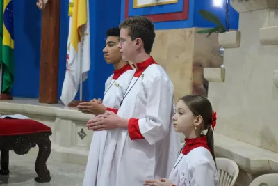 Editar 30 dia com Maria - Santa Missa e Coroação - Romeiros Devotos da Paróquia São José (Uberlândia)