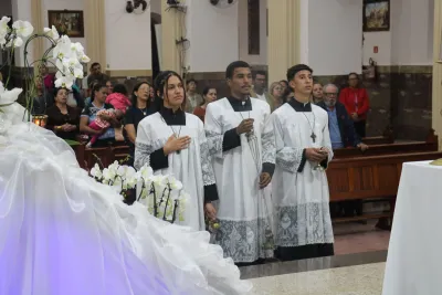 Editar 30 dia com Maria - Santa Missa e Coroação - Romeiros Devotos da Paróquia São José (Uberlândia)