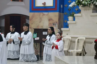 Editar 30 dia com Maria - Santa Missa e Coroação - Romeiros Devotos da Paróquia São José (Uberlândia)