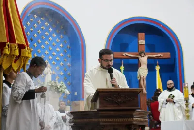 Editar 30 dia com Maria - Santa Missa e Coroação - Romeiros Devotos da Paróquia São José (Uberlândia)
