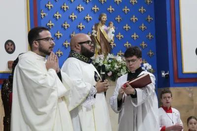 Editar 30 dia com Maria - Santa Missa e Coroação - Romeiros Devotos da Paróquia São José (Uberlândia)
