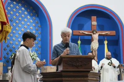 Editar 30 dia com Maria - Santa Missa e Coroação - Romeiros Devotos da Paróquia São José (Uberlândia)