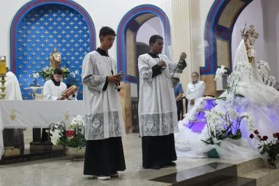 Editar 30 dia com Maria - Santa Missa e Coroação - Romeiros Devotos da Paróquia São José (Uberlândia)