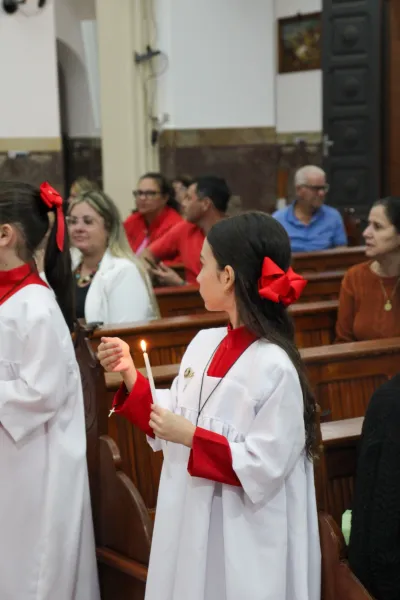 Editar 30 dia com Maria - Santa Missa e Coroação - Romeiros Devotos da Paróquia São José (Uberlândia)