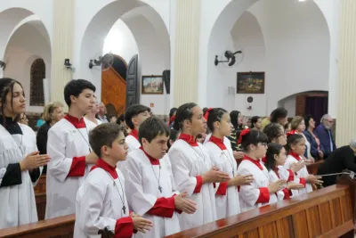 Editar 30 dia com Maria - Santa Missa e Coroação - Romeiros Devotos da Paróquia São José (Uberlândia)