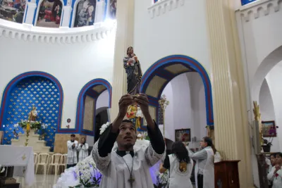 Editar 30 dia com Maria - Santa Missa e Coroação - Romeiros Devotos da Paróquia São José (Uberlândia)
