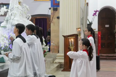 Editar 30 dia com Maria - Santa Missa e Coroação - Romeiros Devotos da Paróquia São José (Uberlândia)