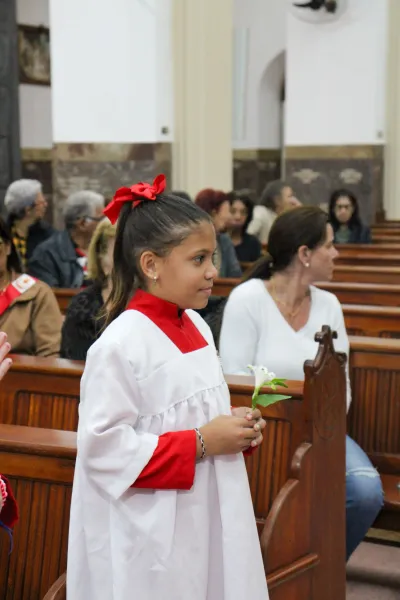 Editar 30 dia com Maria - Santa Missa e Coroação - Romeiros Devotos da Paróquia São José (Uberlândia)