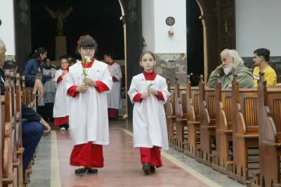 Editar 30 dia com Maria - Santa Missa e Coroação - Romeiros Devotos da Paróquia São José (Uberlândia)