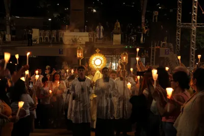 Quarto dia da Novena: Benção e Noite das Velas (campal) Pe. Fabiano Roberto - 9 de Agosto
