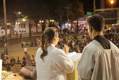 Quarto dia da Novena: Benção e Noite das Velas (campal) Pe. Fabiano Roberto - 9 de Agosto