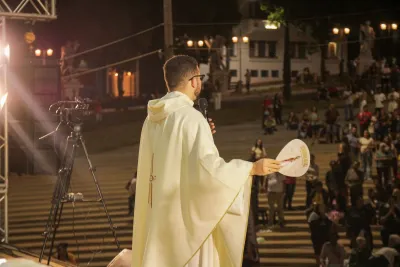 Quarto dia da Novena: Benção e Noite das Velas (campal) Pe. Fabiano Roberto - 9 de Agosto