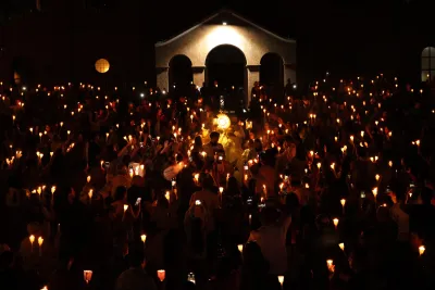 Quarto dia da Novena: Benção e Noite das Velas (campal) Pe. Fabiano Roberto - 9 de Agosto