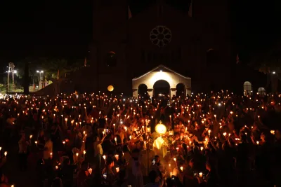 Quarto dia da Novena: Benção e Noite das Velas (campal) Pe. Fabiano Roberto - 9 de Agosto