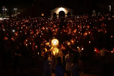 Quarto dia da Novena: Benção e Noite das Velas (campal) Pe. Fabiano Roberto - 9 de Agosto