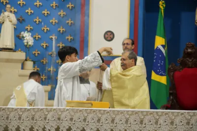 Terceiro dia da Novena: Benção das Chaves das Casas e dos Carros (Pe. Lucimar) - 8 de Agosto