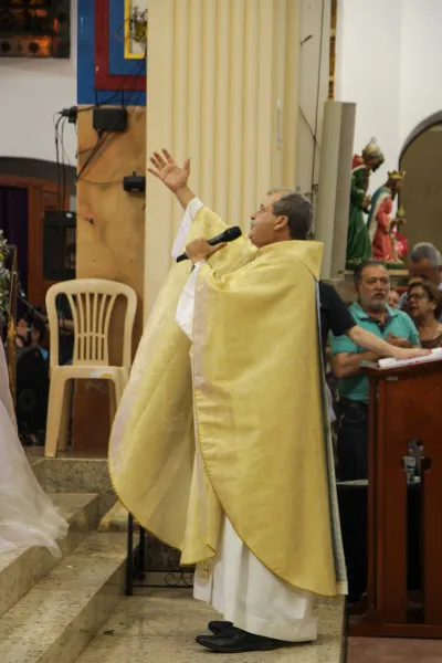 Terceiro dia da Novena: Benção das Chaves das Casas e dos Carros (Pe. Lucimar) - 8 de Agosto