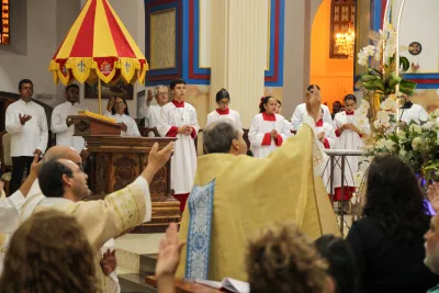 Terceiro dia da Novena: Benção das Chaves das Casas e dos Carros (Pe. Lucimar) - 8 de Agosto