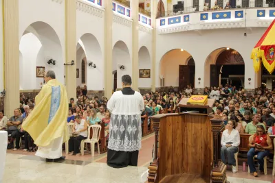 Terceiro dia da Novena: Benção das Chaves das Casas e dos Carros (Pe. Lucimar) - 8 de Agosto
