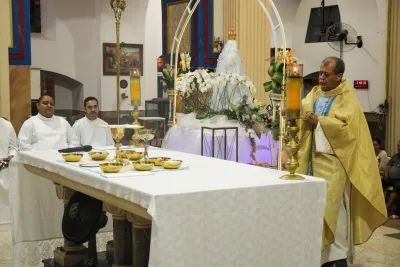 Terceiro dia da Novena: Benção das Chaves das Casas e dos Carros (Pe. Lucimar) - 8 de Agosto