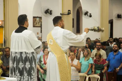 Terceiro dia da Novena: Benção das Chaves das Casas e dos Carros (Pe. Lucimar) - 8 de Agosto